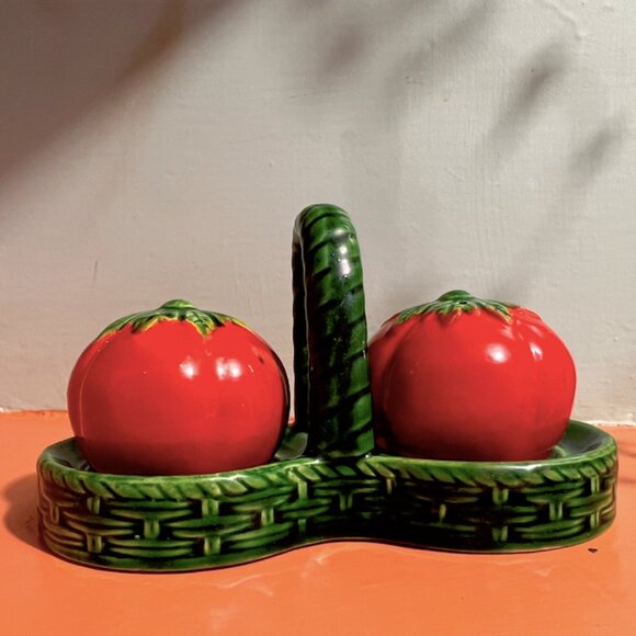 Vintage 40's Japanese Tomato Basket Salt and Pepper Shakers - Picture 1 of 8